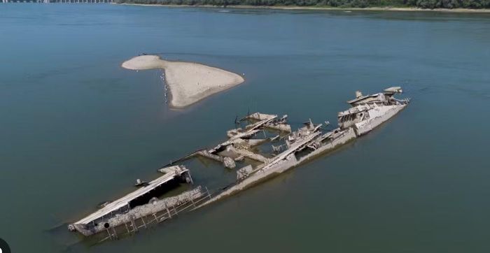 Romania cũng đã ban bố tình trạng khẩn cấp do mực nước sông Danube giảm mạnh làm ảnh hưởng đến sản lượng điện.