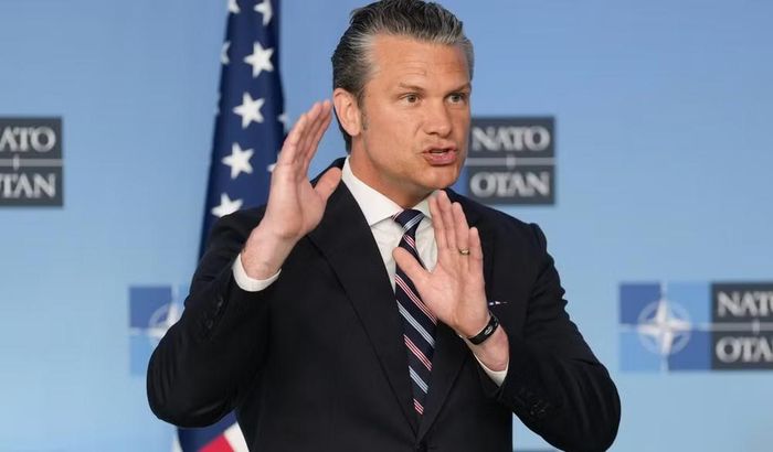 Bộ trưởng Quốc phòng Mỹ Pete Hegseth được cho là đã đề nghị Anh và Pháp chủ trì một hội nghị quốc tế về an ninh hàng hải tại Hormuz, song kế hoạch này vẫn phụ thuộc vào việc thiết lập một lệnh ngừng bắn bền vững.