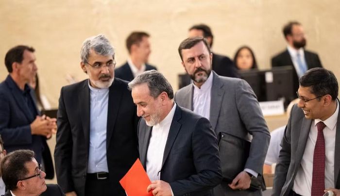 Tuy nhiên, Iran chỉ chấp nhận đối thoại khi Washington thực hiện bản ghi nhớ được ký giữa tháng 6 - thỏa thuận từng giúp xung đột lắng dịu trong 3 tuần trước khi đổ vỡ.