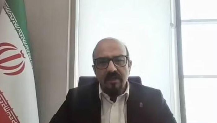 Ông Sasan Karimi, cựu quan chức cấp cao Iran và giáo sư tại Đại học Tehran, nhận định giới lãnh đạo Iran đã quen với cách ông Trump sử dụng sức ép quân sự để tạo lợi thế trên bàn đàm phán.