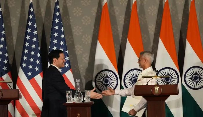 Các chuyên gia khu vực nhận định Tehran tin rằng họ có thể kéo dài cuộc đối đầu lâu hơn Washington bằng cách gây sức ép lên tuyến hàng hải Hormuz và hạ tầng năng lượng Trung Đông.