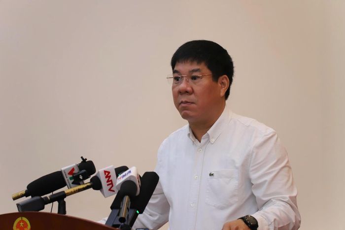 Ông Huỳnh Văn Chương - Cục trưởng Cục Quản lý chất lượng, Bộ GDĐT thông tin tại họp báo.