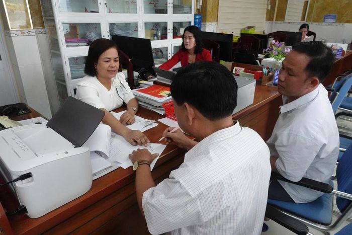 Dữ liệu đất đai được cập nhật, chuẩn hóa góp phần rút ngắn thời gian giải quyết thủ tục cho người dân. Ảnh: Nguyên Du
