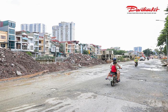 Hiện các nhà thầu đang tập trung tối đa nguồn lực cho những gói thầu cuối cùng, gồm kênh La Khê, các công trình trên kênh và hệ thống đường giao thông hai bên bờ, phấn đấu hoàn thành toàn bộ dự án trước ngày 30/9.