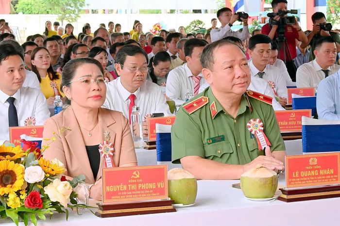 Thiếu tướng Lê Quang Nhân, Giám đốc Công an tỉnh Gia Lai tham dự ngày hội. Ảnh: CĐ.