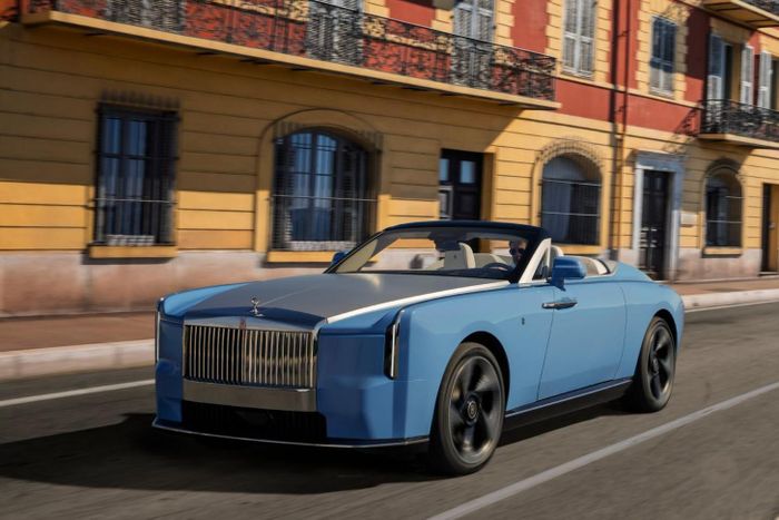 Ra mắt vào tháng 4/2026, Rolls-Royce Nightingale là mẫu xe mở màn cho chương trình Coachbuild Collection, vốn chỉ dành cho những khách hàng được tuyển chọn, có sự am hiểu sâu sắc và gắn bó với thiết kế của thương hiệu này.