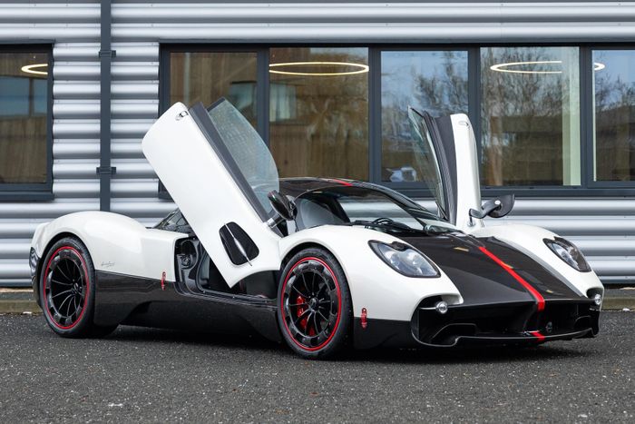  Hiện tại, Pagani đang phân phối 2 dòng hypercar chính là Utopia và Utopia Roadster với số lượng giới hạn lần lượt là 99 chiếc và 130 chiếc. Ngoài ra, thương hiệu còn chế tác nhiều mẫu xe one-off dựa trên nền tảng cũ là Zonda và Huayra. 