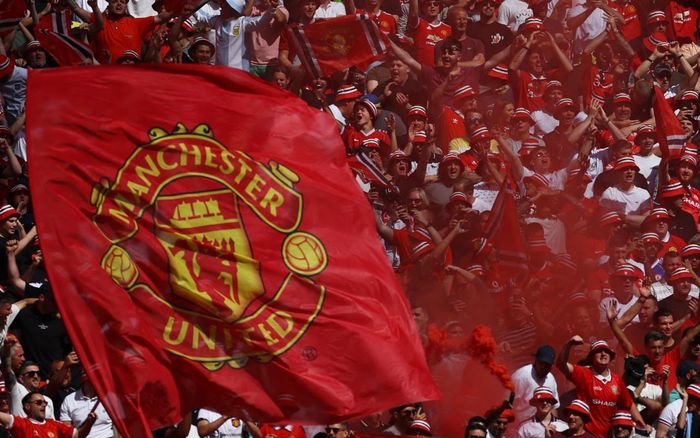 Manchester United gửi lời xin lỗi người hâm mộ.