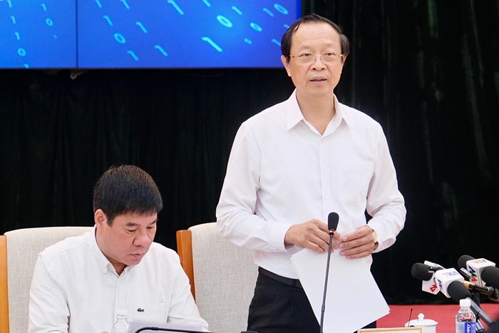  9h ngày 5/8, Bộ GD&amp;ĐT họp báo thông tin về phương án xử lý đối với thí sinh tại điểm thi trường THPT chuyên Tuyên Quang. Ảnh: Ngọc Bích.
