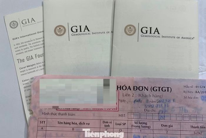  Nhiều người bán kim cương trên mạng còn đưa các giấy tờ kiểm định kim cương để tạo niềm tin với khách hàng. 