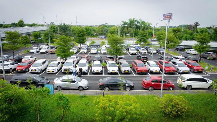 Xe công nghệ cùng các xe kinh doanh vận tải dưới 9 chỗ sẽ đón xe tại các bãi đỗ riêng ở sân bay Nội Bài. Ảnh: NIA.