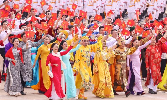 Khối Văn hóa, Thể thao diễu hành Kỷ niệm 80 năm Quốc khánh 2/9. Ảnh: TTXVN.