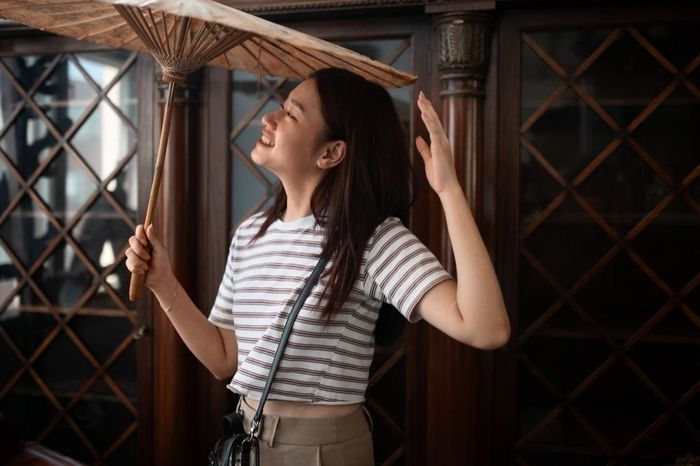 Các tác phẩm về sức khỏe tâm thần và trị liệu thân - tâm sẽ là "người đồng hành" giúp người trẻ giải mã cảm xúc, cân bằng lại nhịp sống. Ảnh: Magnific.
