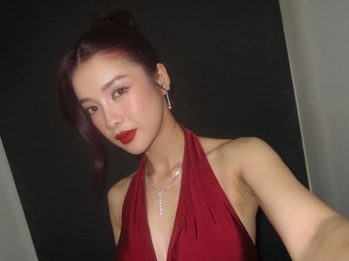 Hình ảnh đời thường của Trình Mỹ Duyên. Cô theo đuổi phong cách thời trang gợi cảm, trưởng thành.