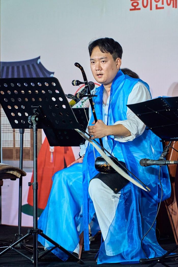 Chương trình giao lưu văn hóa, giới thiệu đồng thời văn hóa truyền thống và văn hóa đại chúng của Hàn Quốc