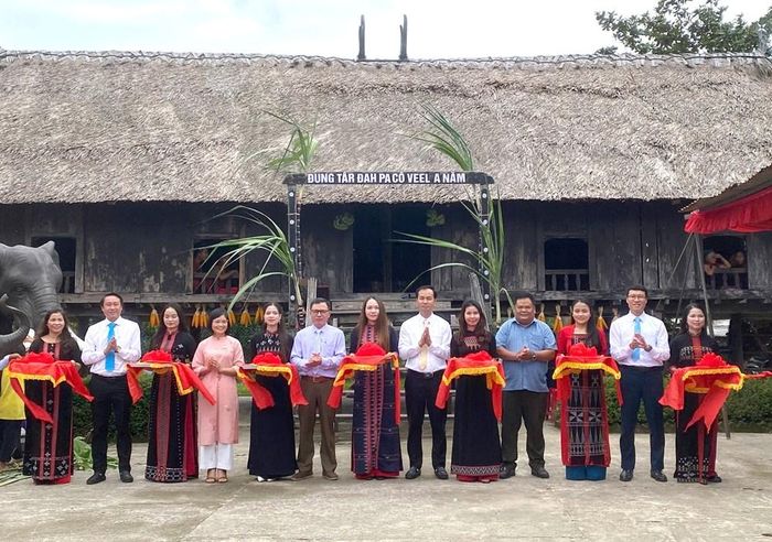 Khánh thành không gian trưng bày nhà Moong truyền thống tại thôn A Năm, xã A Lưới 1. Ảnh: B.T