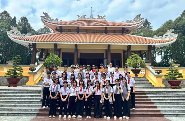 Học sinh trong tỉnh tìm hiểu về cuộc đời, sự nghiệp Chủ tịch Tôn Đức Thắng tại Khu lưu niệm