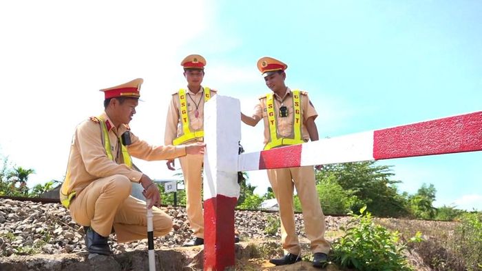 Công tác bảo đảm trật tự, an toàn giao thông đường sắt được tăng cường trên địa bàn Quảng Ngãi