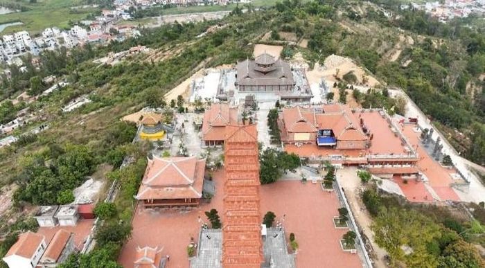 Toàn cảnh di tích nghìn năm tuổi chùa, tháp Tường Long. Ảnh: Vĩnh Quân