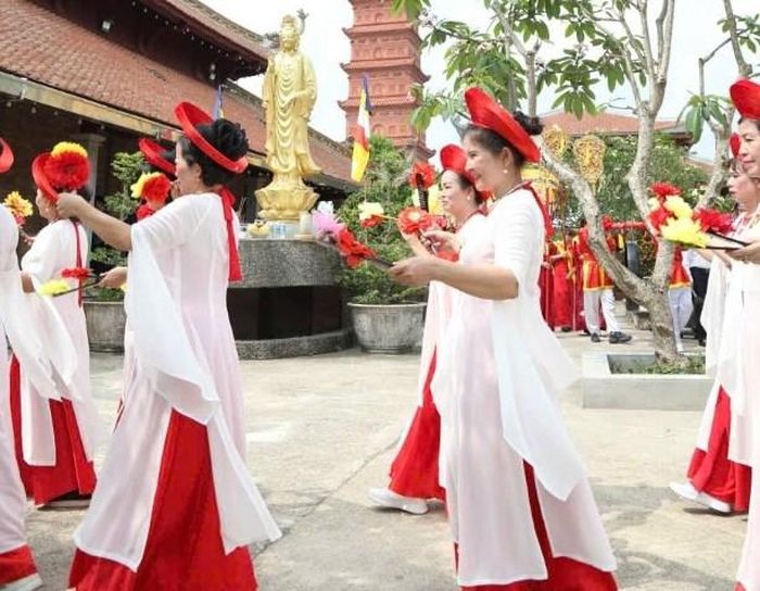 Di tích tháp Tường Long ghi dấu ấn trong suốt chiều dài lịch sử. Ảnh: Trọng Hân