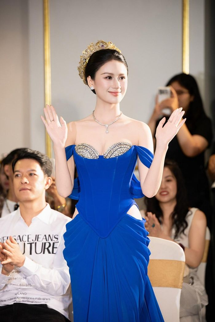 Trần Thụy Thúy Tiên hiện là sinh viên Trường Cao đẳng Du lịch Huế, cô giành danh hiệu Á hậu Du lịch Dân tộc Việt Nam 2025
