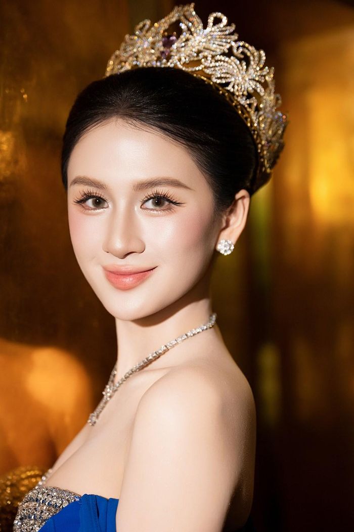 Á hậu Thúy Tiên khẳng định bản lĩnh và tri thức là yếu tố tạo nên giá trị lâu dài đối với danh hiệu hoa hậu