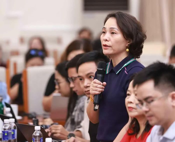 Phóng viên đặt câu hỏi trong buổi họp. Ảnh: Thanh Tùng - TTXVN