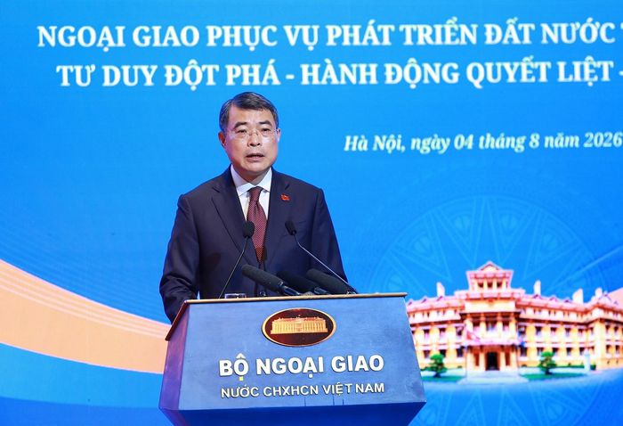 Thủ tướng Lê Minh Hưng phát biểu tại Phiên toàn thể Hội nghị Ngoại giao lần thứ 33. Ảnh: Dương Giang – TTXVN
