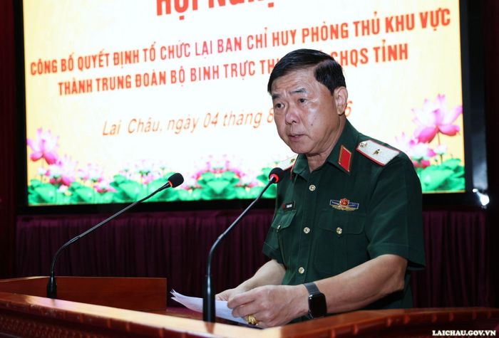 Đồng chí Thiếu tướng Tô Quang Hanh - Phó Tham mưu trưởng Quân khu 2 phát biểu chỉ đạo tại Hội nghị.