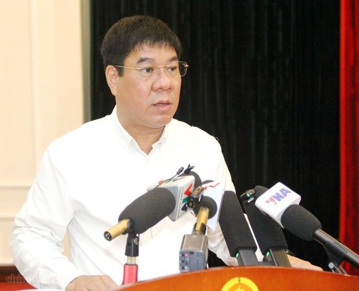 Ông Huỳnh Văn Chương, Cục trưởng Cục Quản lý chất lượng, Bộ Giáo dục và Đào tạo thông tin về phương án xử lý vụ việc - Ảnh VGP/Thu Trang