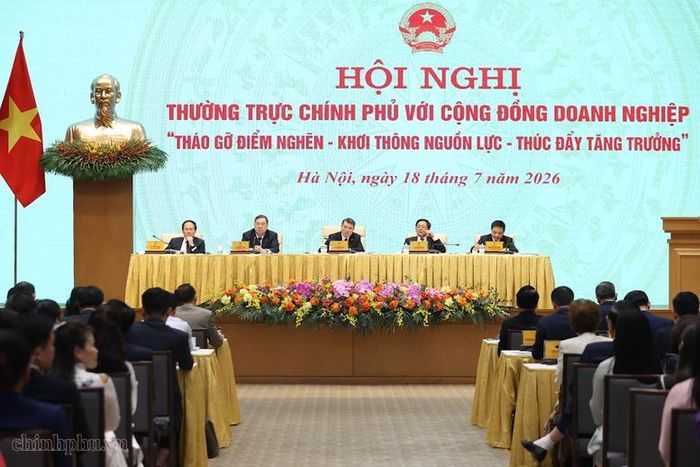 Hội nghị Thường trực Chính phủ với cộng đồng doanh nghiệp với chủ đề "Tháo gỡ điểm nghẽn - Khơi thông nguồn lực - Thúc đẩy tăng trưởng" vào ngày 18/7 - Ảnh: VGP