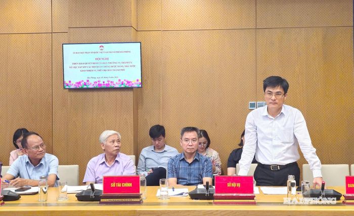 Đại diện Sở Nội vụ phát biểu tại hội nghị.