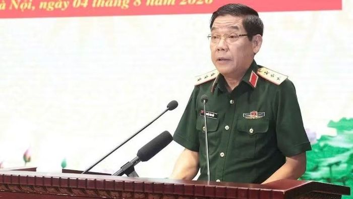 Thượng tướng Nguyễn Văn Gấu, Thứ trưởng Quốc phòng phát biểu chỉ đạo.(Ảnh: KHU CHIẾN)