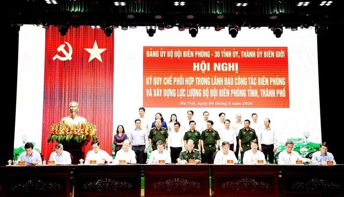 Các tỉnh, thành biên giới ký kết quy chế phối hợp với Đảng ủy Bộ đội Biên phòng.(Ảnh: KHU CHIẾN)