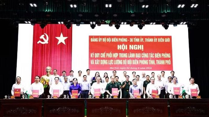 Đảng ủy Bộ đội Biên phòng và các tỉnh ủy, thành ủy có biên giới ký quy chế phối hợp. (Ảnh: KHU CHIẾN)
