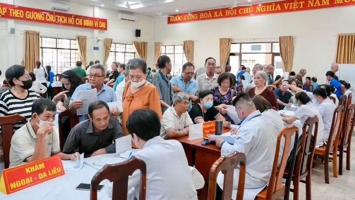 Bệnh viện Thống Nhất khám sức khỏe cho người dân tại phường Vũng Tàu. (Ảnh: Bệnh viện cung cấp)