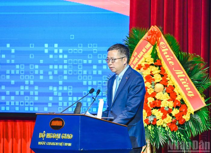 Đại sứ Việt Nam tại Trung Quốc Phạm Thanh Bình tham luận tại phiên họp.