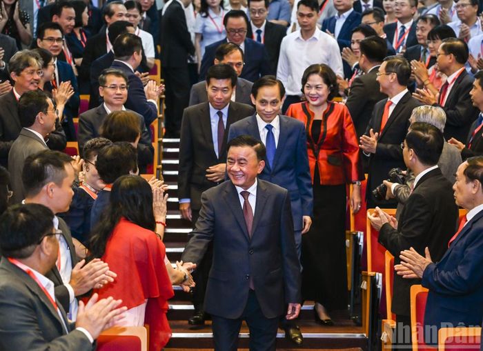 Thường trực Ban Bí thư Trần Cẩm Tú với lãnh đạo Bộ Ngoại giao, các Đại sứ, Trưởng cơ quan đại diện ngoại giao Việt Nam ở nước ngoài.