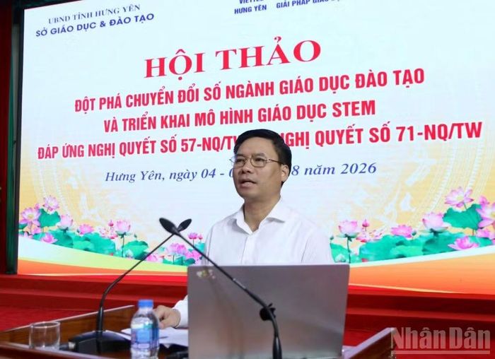 Ông Đỗ Minh Trí, Phó Giám đốc Sở Giáo dục và Đào tạo tỉnh Hưng Yên phát biểu tại hội thảo.