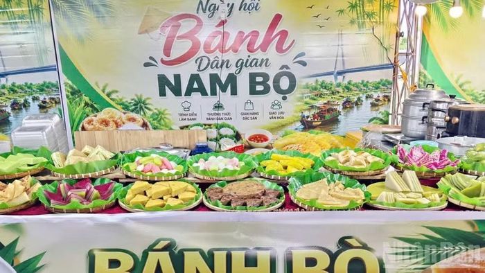 Hàng trăm loại bánh ngon đáp ứng nhu cầu thực khách.