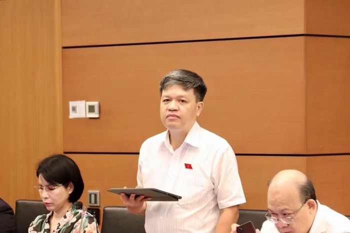 Đại biểu Tạ Đình Thi (Đoàn thành phố Hà Nội) phát biểu tại tổ. (Ảnh: XUÂN TRƯỜNG)