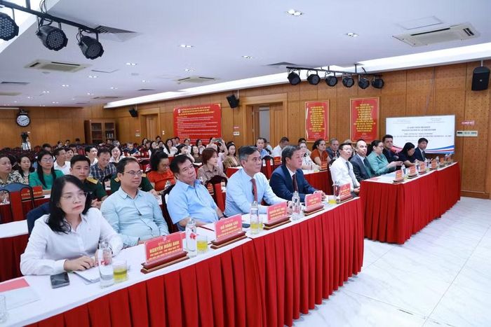 Các đại biểu dự Lễ giới thiệu bộ sách.