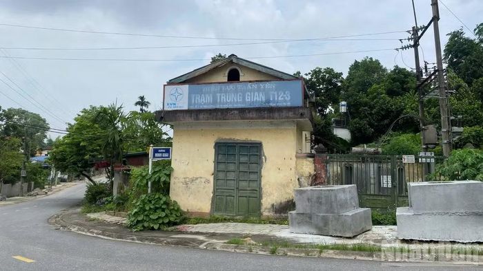 Trạm trung gian T12-3 Trấn Yên sau nhiều năm đi vào hoạt động đã xuống cấp.