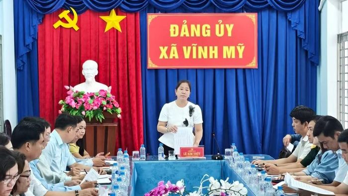 Đảng ủy và Ủy ban nhân dân xã Vĩnh Mỹ tổ chức Hội nghị chuyên đề về việc sắp xếp các trường học trên địa bàn xã.