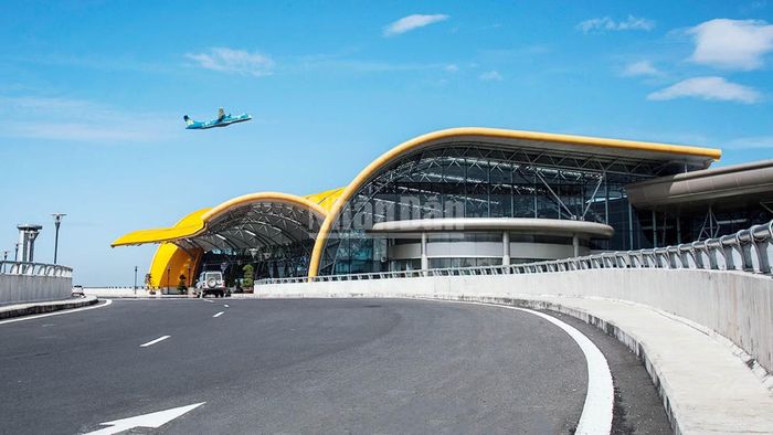 Theo ACV, sau khi được sửa chữa, nâng cấp, hạ tầng khu bay có khả năng tiếp nhận các loại máy bay thân rộng như Airbus A350 và Boeing 787. Đây là nền tảng để các hãng nghiên cứu sử dụng máy bay lớn và mở những đường bay xa hơn đến Lâm Đồng. (Ảnh do Cảng hàng không quốc tế Liên Khương cung cấp)