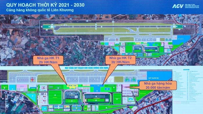 ACV giới thiệu quy hoạch Cảng hàng không quốc tế Liên Khương thời kỳ 2021-2030 tại buổi làm việc với tỉnh Lâm Đồng ngày 4/8. Cùng với hoàn thiện hạ tầng kỹ thuật, ACV đang chạy đua với thời gian để chỉnh trang toàn bộ khu vực sân bay. Từ ngày 5/8, ACV huy động thêm lực lượng, tập trung các nhà thầu hoàn thiện nhà ga, đường vào sân bay, cây xanh và vệ sinh môi trường.