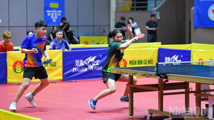 Đỗ Nguyễn Hoàng Anh và Bùi Bảo Vy phối hợp ăn ý.