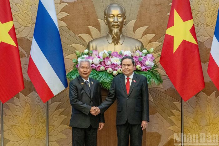 Chủ tịch Quốc hội Trần Thanh Mẫn và Chủ tịch Quốc hội kiêm Chủ tịch Hạ viện Vương quốc Thái Lan Sophon Zaram tại hội đàm.