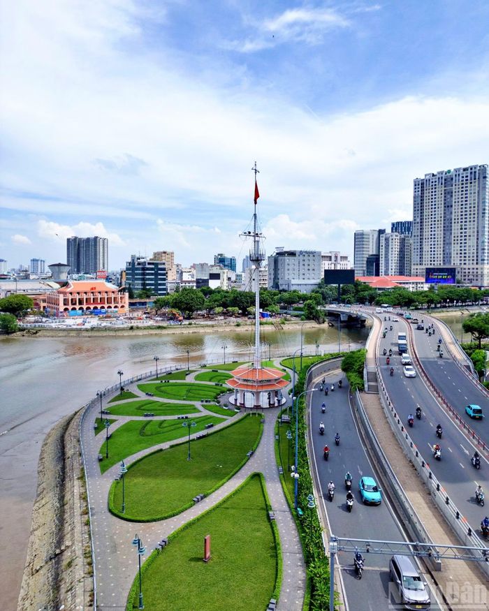 Dự án định hướng bảo tồn, cải tạo khu vực Khánh Hội thành không gian mở đa chức năng, kết hợp quảng trường, công viên và các tiện ích ven sông, tạo điểm nhấn mới cho đô thị trung tâm.