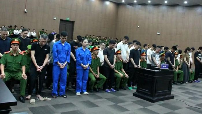 Các bị cáo tại phiên tòa. (Ảnh: MẠNH HÙNG)